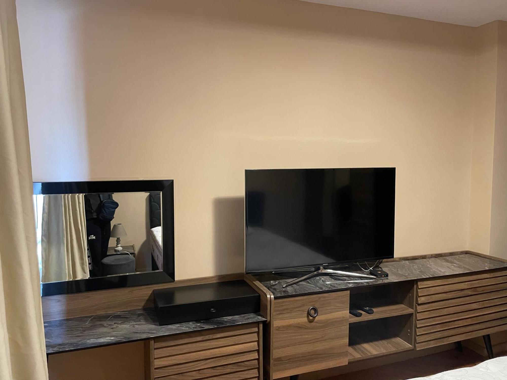 Apartment The Room Burgas Bagian luar foto